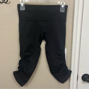 Lululemon blackish/ dark gray capris